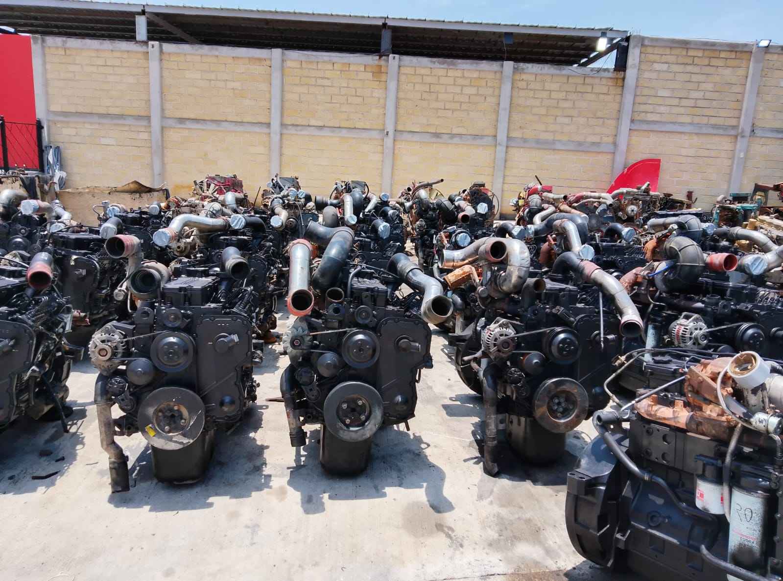 Motor diésel Cummins 6LT (250-300 HP)